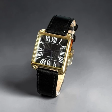 Relógio preto e dourado